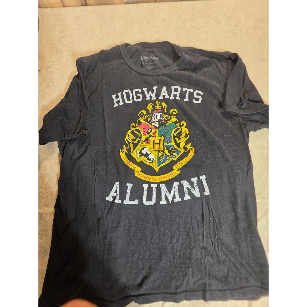 Harry Potter Hogwarts Alumni Graphic T-Shirt Black Cotton 2XL Distressed Crest